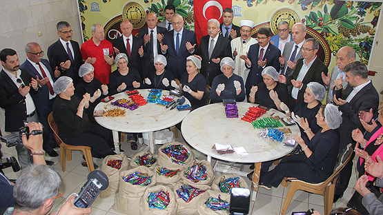 Tonlarca mesir macunu halka saçılacak